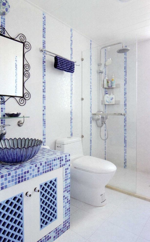 蓝白清凉地中海风格卫生间瓷砖腰线装饰效果图