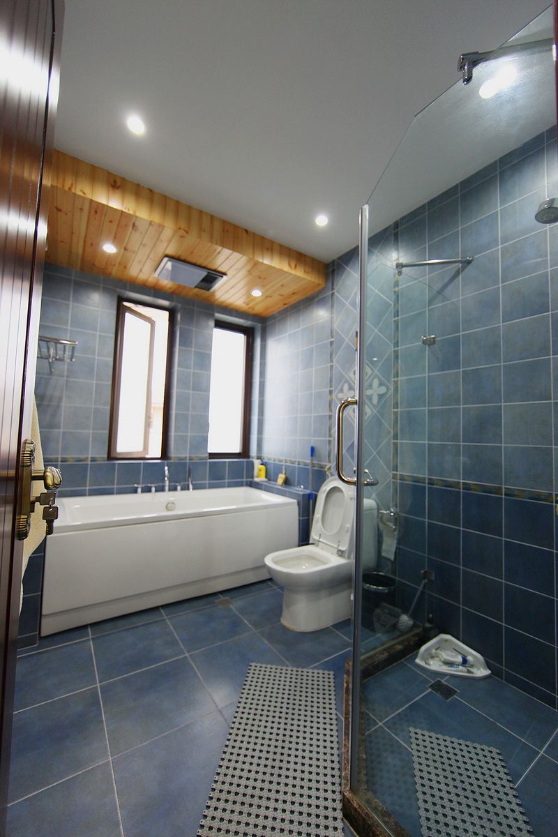 蓝色地中海风格家居卫生间背景墙设计效果图片