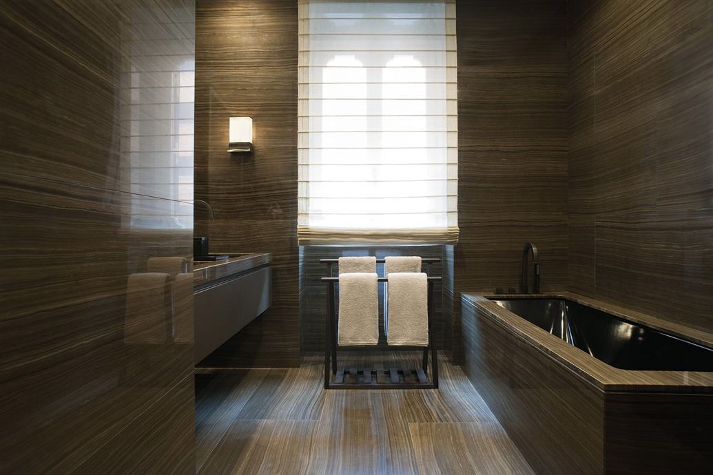 咖色系现代卫生间卷帘装饰图 - 效果图