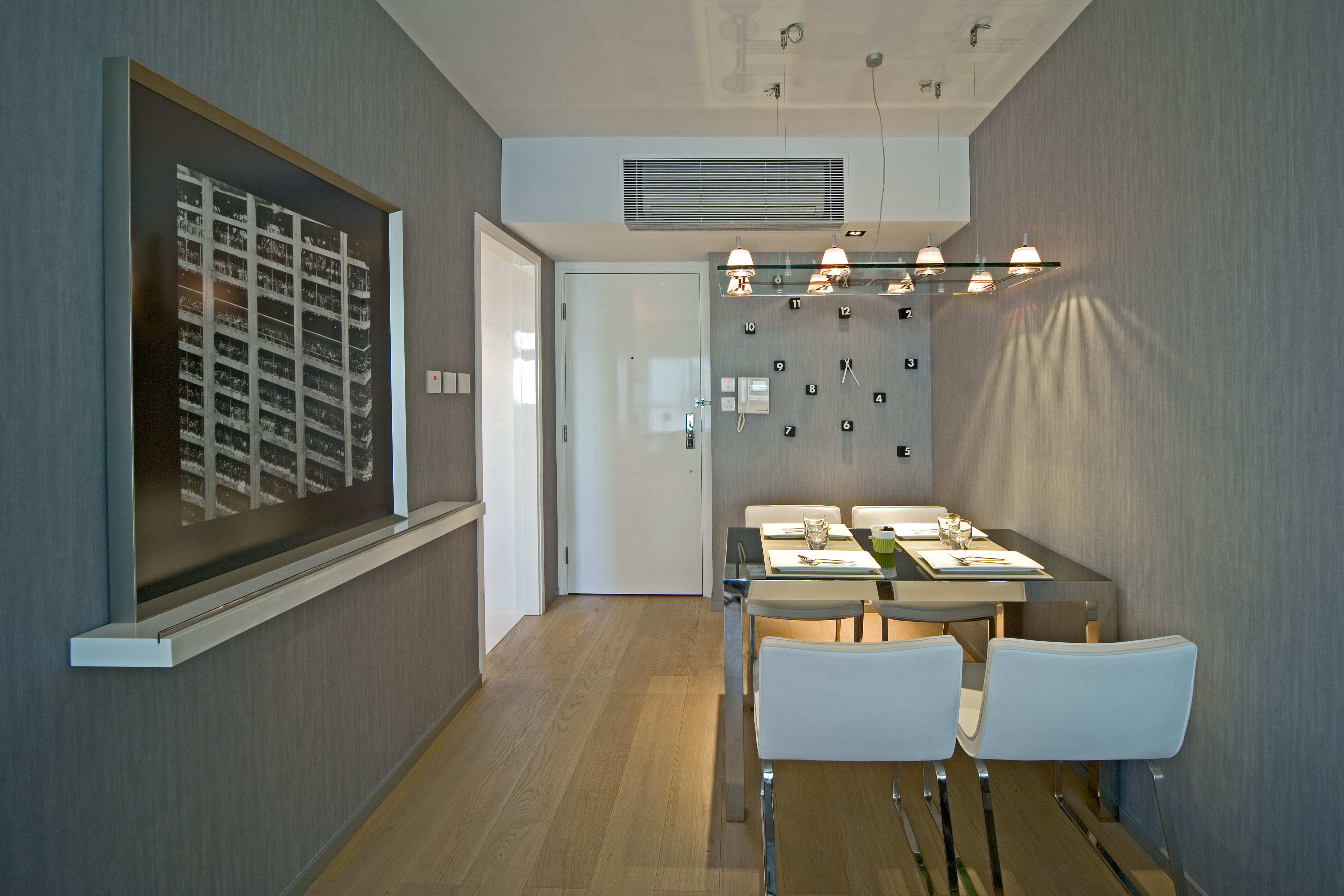 前卫简约餐厅金属背景墙装饰