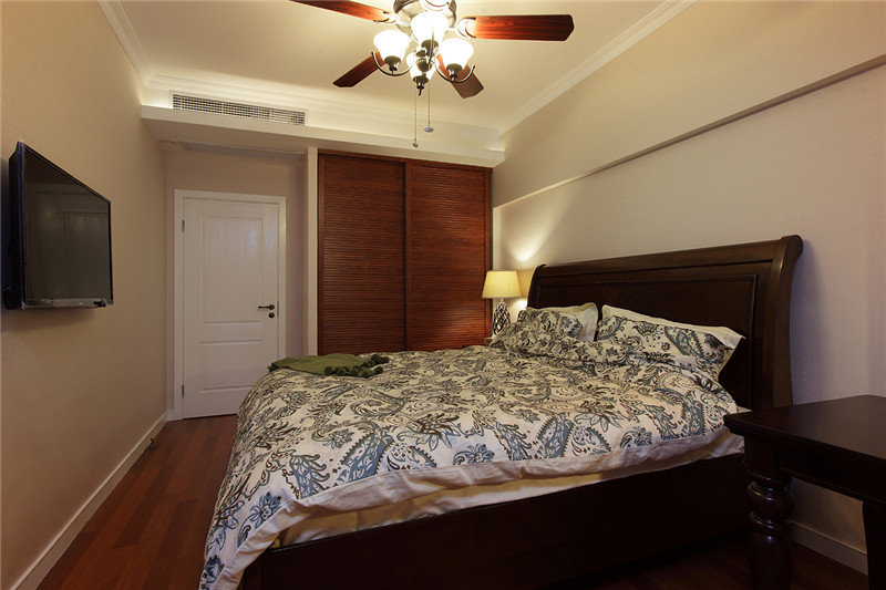 简易摩登休闲美式风格卧室移门衣柜装饰效果图