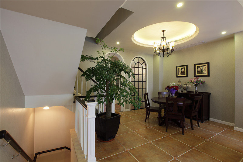 朴实田园别墅餐厅圆形吊顶效果图