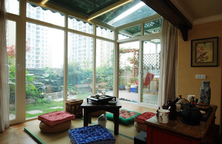 动感娱乐现代顶楼两居室客厅推拉门设计效果图