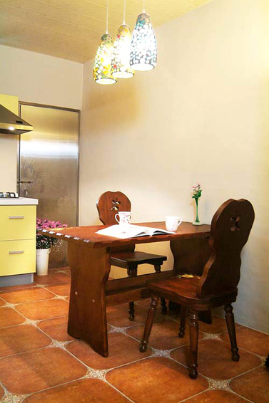 浪漫简约地中海风格桌椅装饰