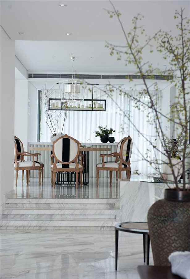 简约时尚混搭餐厅装潢欣赏图