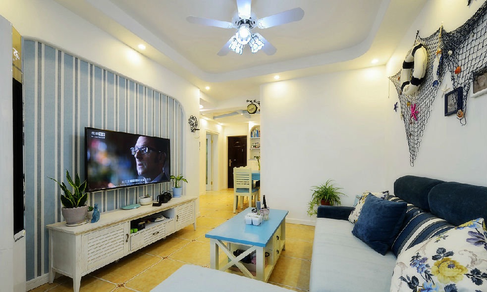 天空蓝地中海客厅沙发背景墙效果图