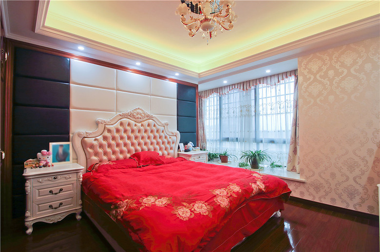 中西新古典混搭三居主卧室飘窗台面布置图
