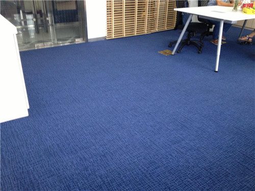 塑料地板胶怎么铺 掌握技巧完美铺贴 - 翻新攻略