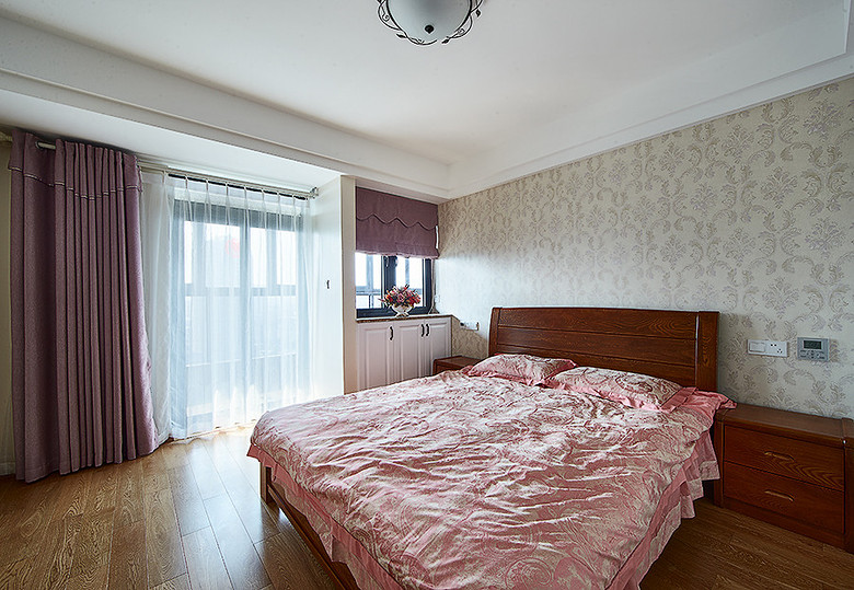 简易美式风格卧室落地窗设计效果图