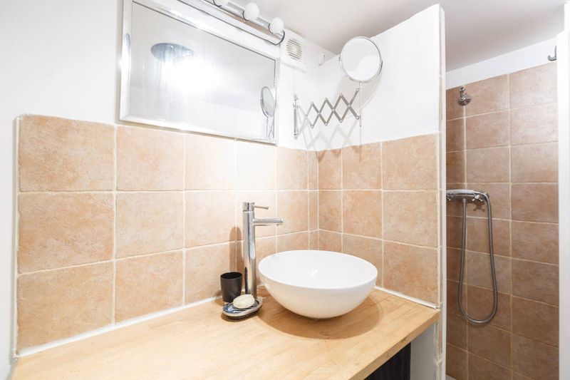 简约复古风卫生间洗手台效果图