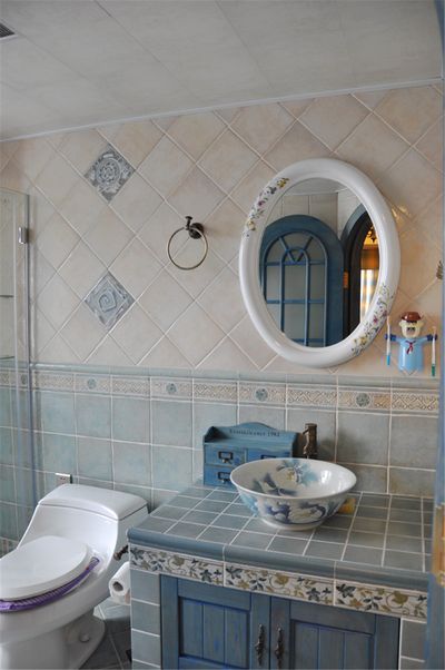 地中海风格室内卫生间蓝白色搭配装修图片 - 效果图
