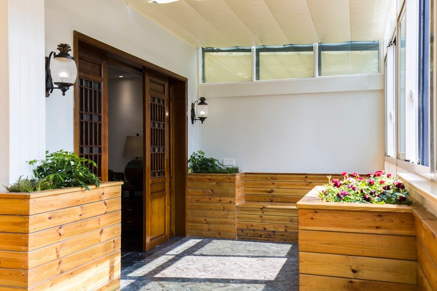 田园风格生态木阳台原木门效果图 田园风格生态木阳台原木门效果图