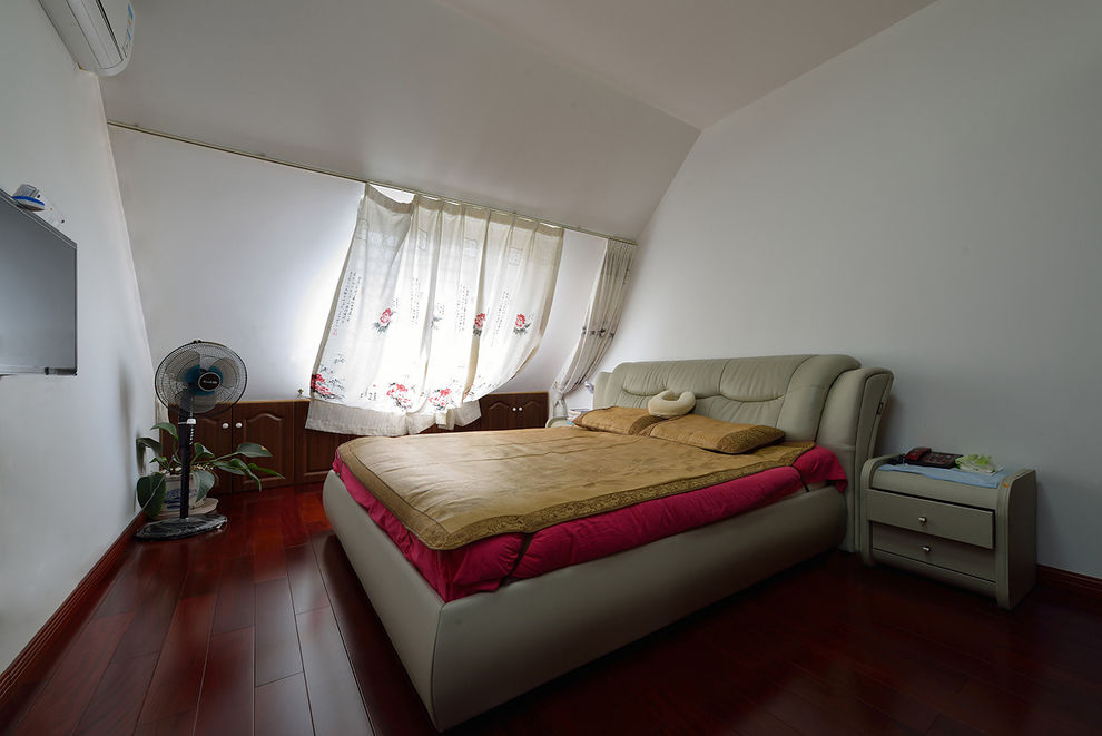 时尚现代卧室红木地板装饰