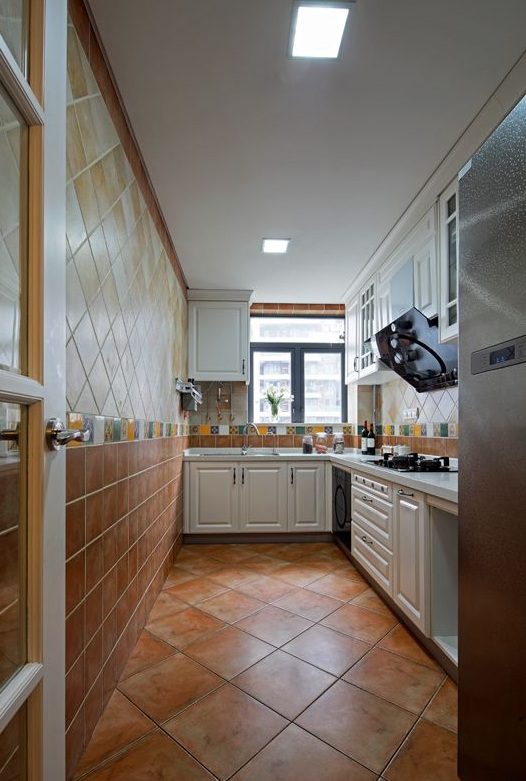 亮色简欧风格四居室厨房背景墙设计装修效果图