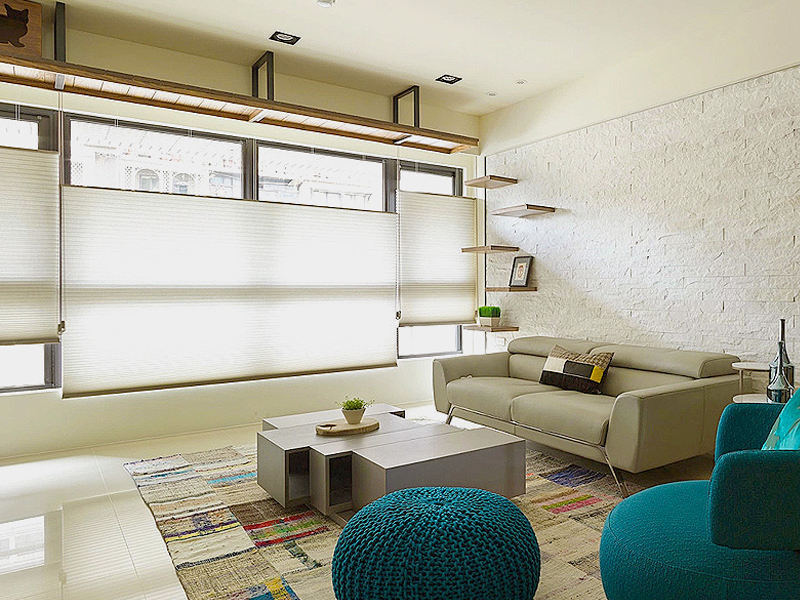 清爽简约现代风客厅磨砂隔断效果图