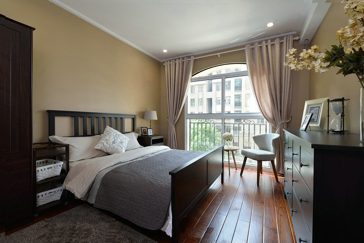 现代美式卧室实木家装设计欣赏图