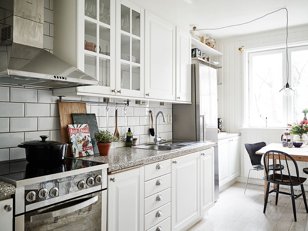 北欧简约白色橱柜小厨房效果图