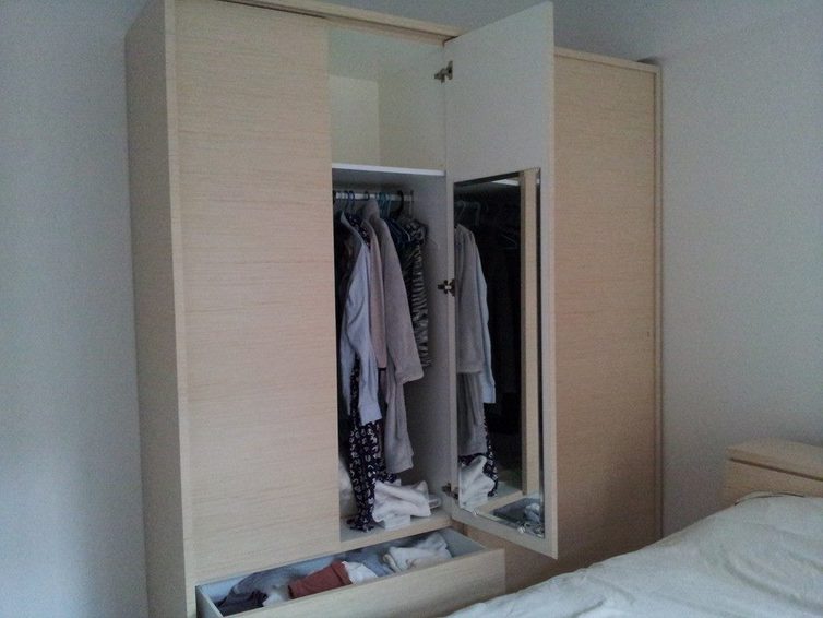 简约现代卧室衣柜装饰图