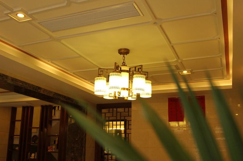 亦古亦今新中式风格设计家居客厅吊顶效果图 亦古亦今新中式风格设计家居客厅吊顶效果图