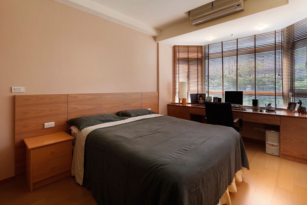 实木现代卧室百叶窗效果图