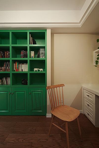 清新乡村田园风书房绿色书柜装饰图