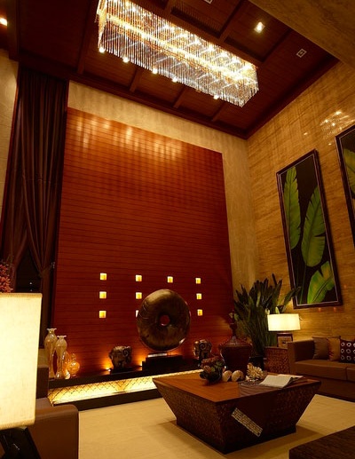 色彩浓郁奢华中式别墅客厅挑高设计装潢图