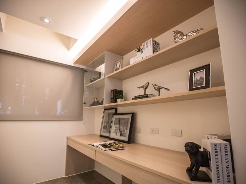 浅色原木北欧书房装修示意图