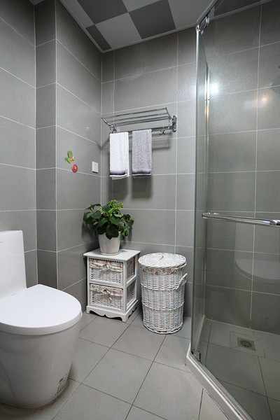 淡雅现代卫生间装潢效果图