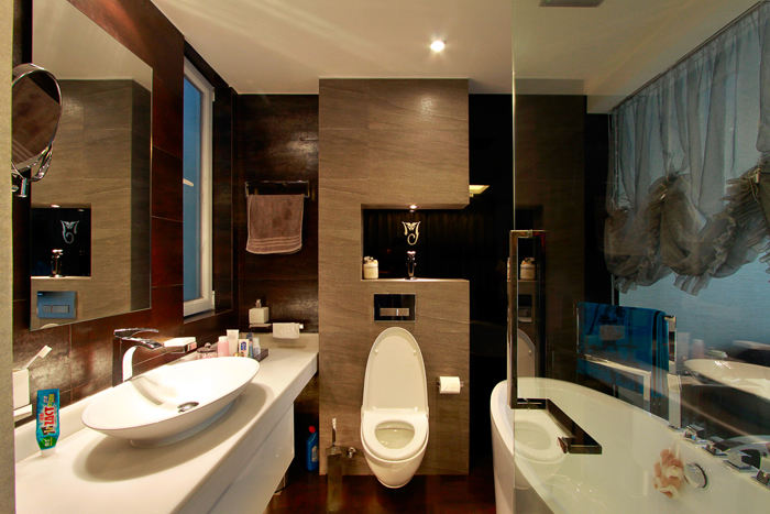含蕴现代暗色调卫生间装修效果图