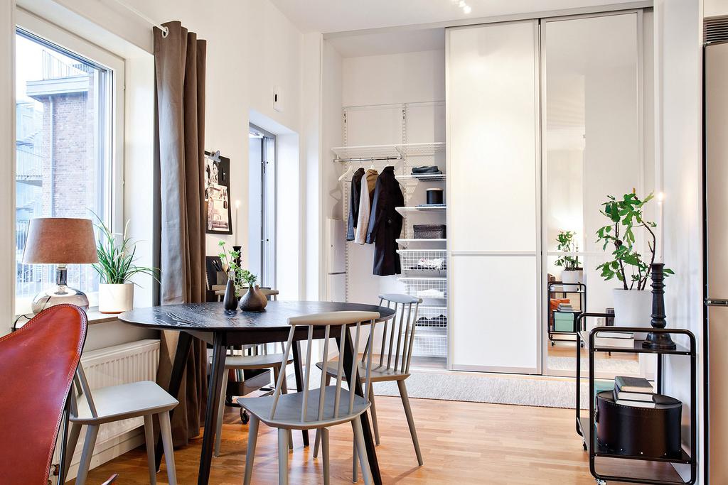 北欧复古小餐厅衣帽间一体效果图