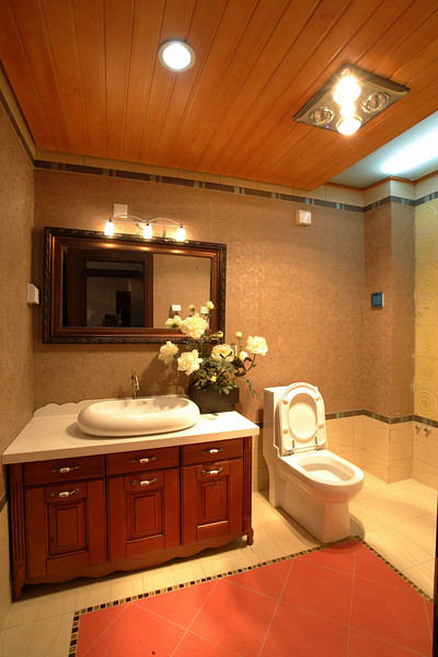 复古田园风卫生间原木吊顶装潢