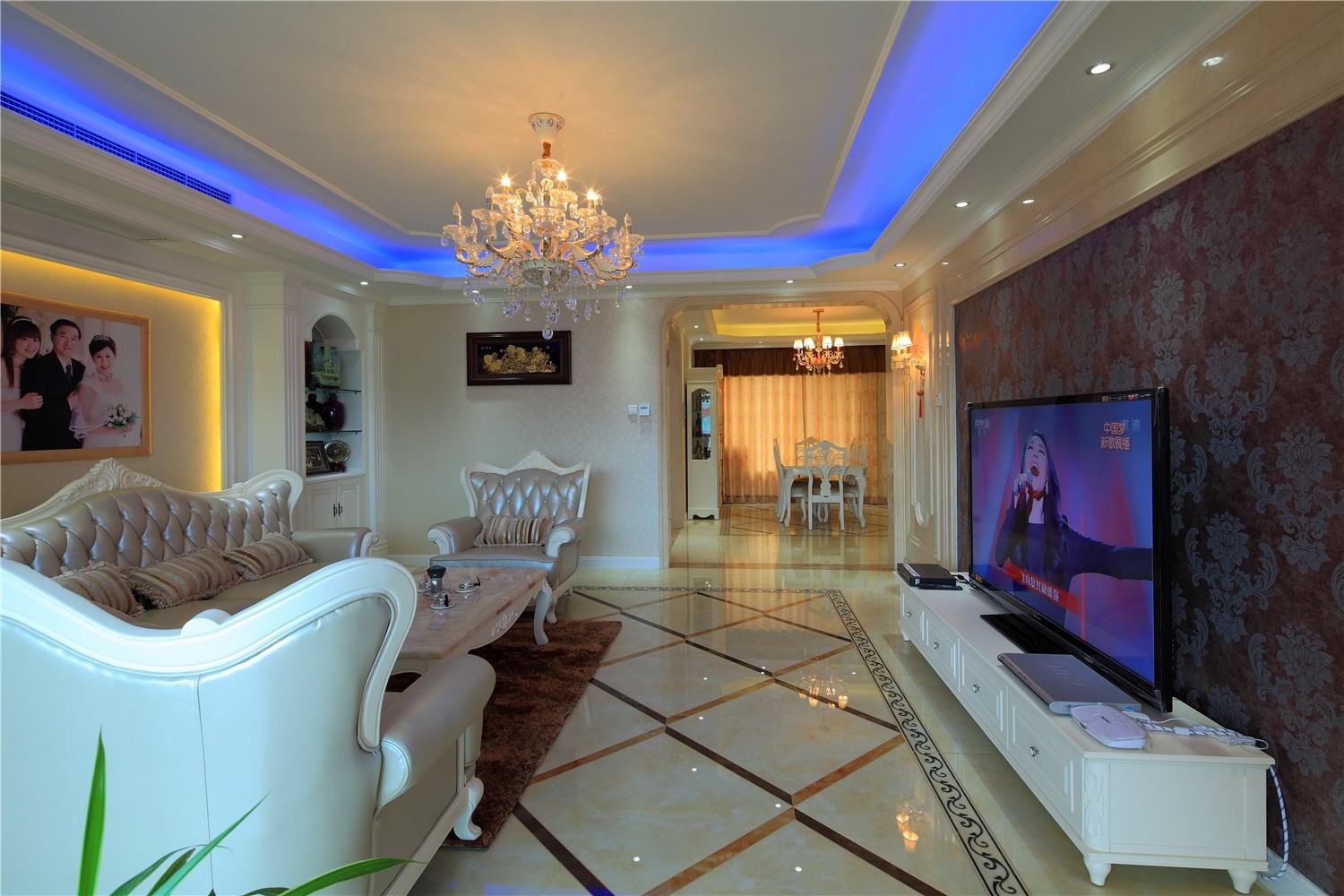 赋予小资情调简欧大三居客厅欣赏图