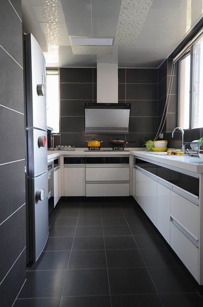 奢华现代风厨房L型橱柜效果图 奢华现代风厨房L型橱柜效果图