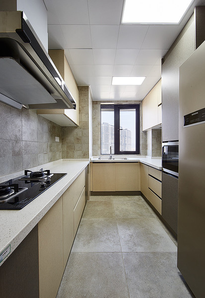 狭长8平现代U型厨房设计