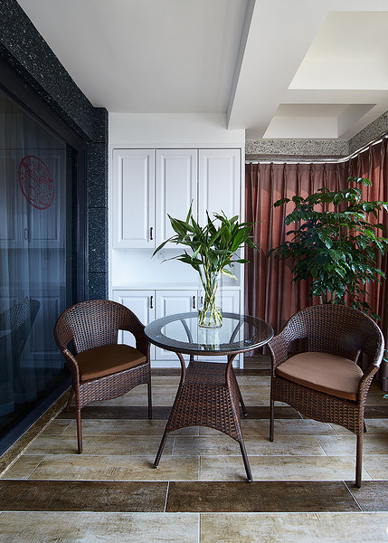 封闭式悠闲美式阳台布置