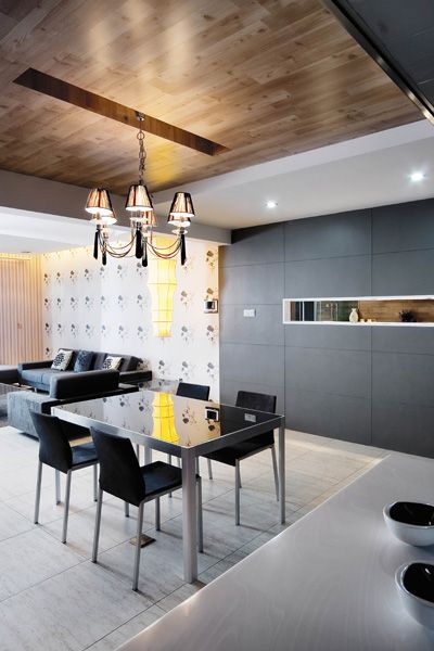 现代精致家装餐厅实木吊顶效果图