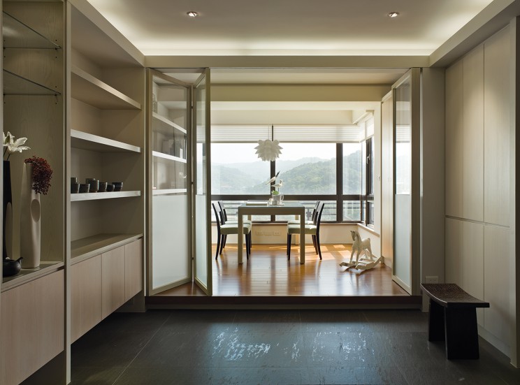 现代简约风格封闭阳台设计效果图