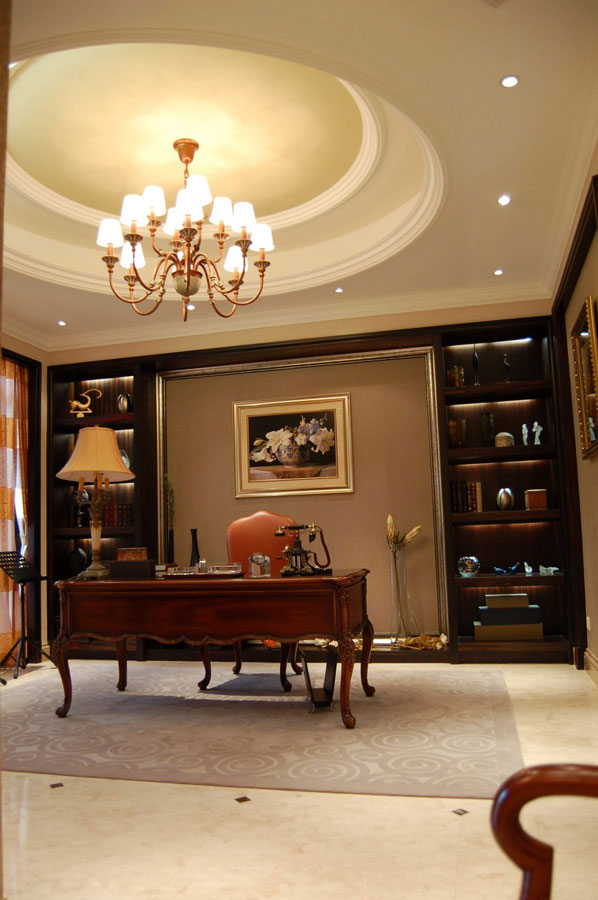 低奢温馨欧式书房圆形吊顶欣赏图