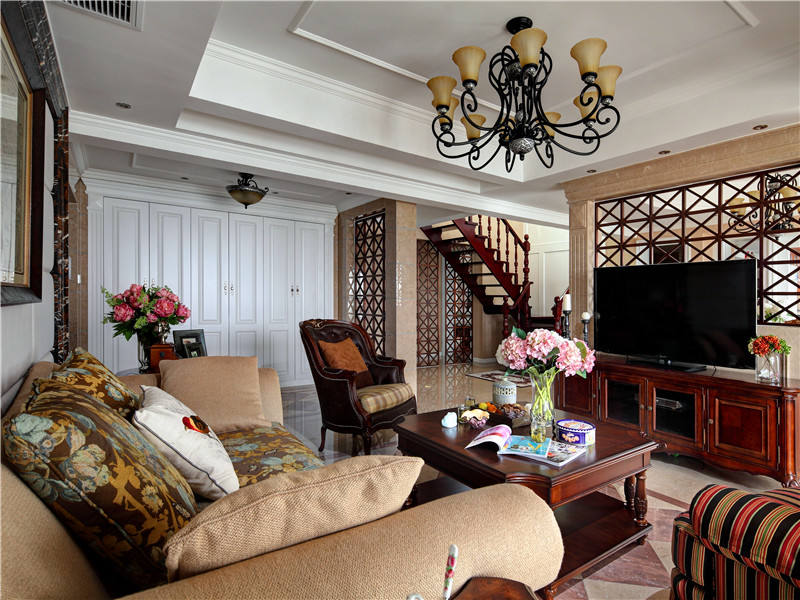 休闲时尚复古美式田园小复式客厅实木装饰图