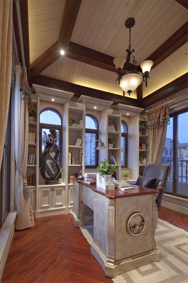 奢华欧式新古典风格书房特色书桌效果图 奢华欧式新古典风格书房特色书桌效果图