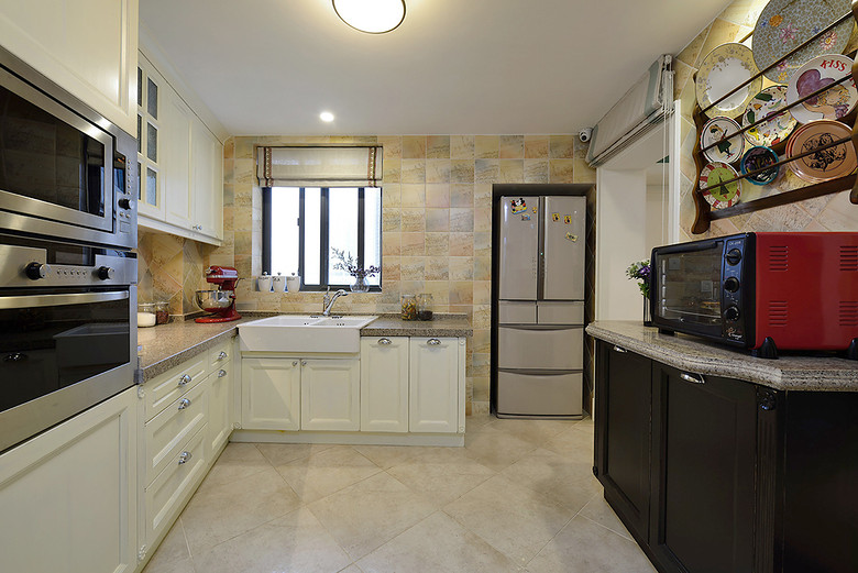 宽敞明亮美式厨房装修效果图