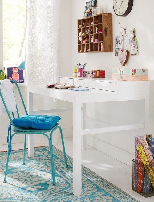 蓝白简约小户型书房局部图