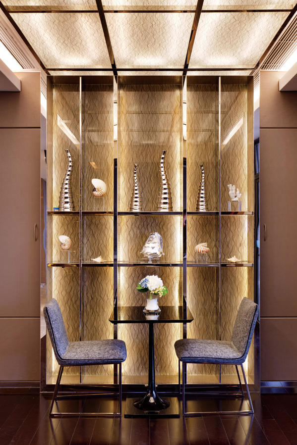 现代奢华金色系别墅局部展示柜效果图