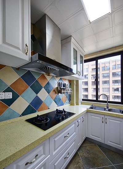 休闲美式三居室厨房橱柜装潢效果