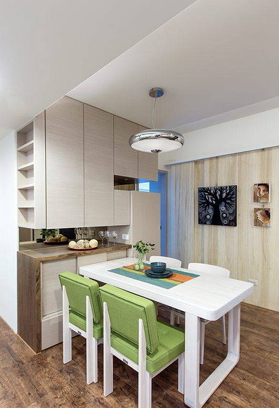 现代风格优雅原木二居室餐厅设计图片