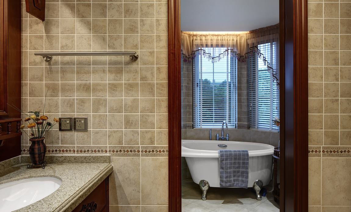 豪华复古美式卫生间百叶窗设计装潢效果图 豪华复古美式卫生间百叶窗设计装潢效果图