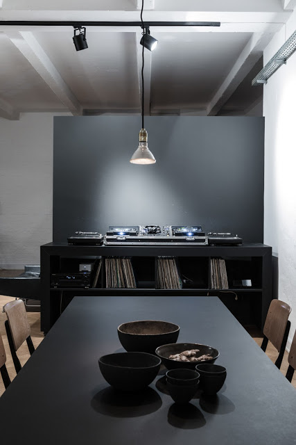 深色简约风格餐厅背景墙效果图