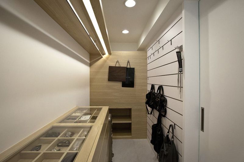 现代简约设计室内衣帽间吊顶装饰图片 现代简约设计室内衣帽间吊顶装饰图片