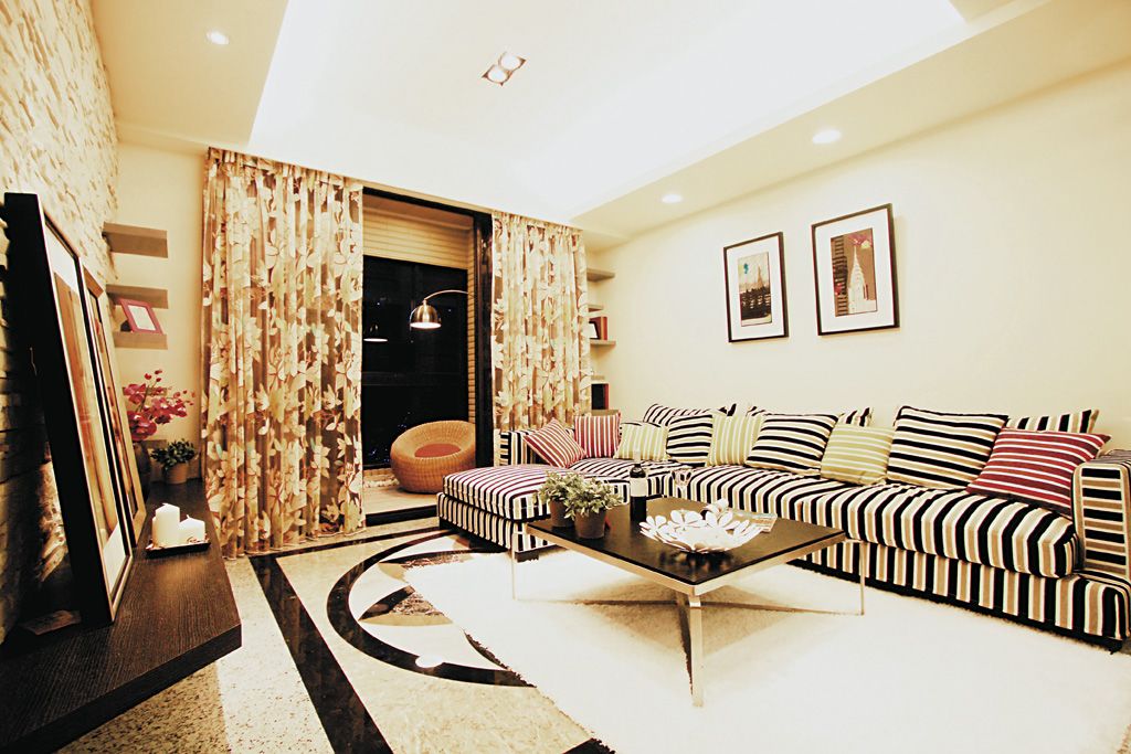 简约家居客厅条纹沙发装饰图 - 效果图