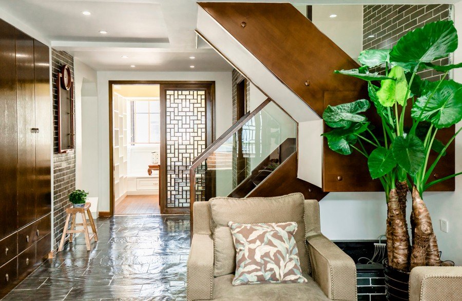 新古典原木转角楼梯设计效果图 新古典原木转角楼梯设计效果图